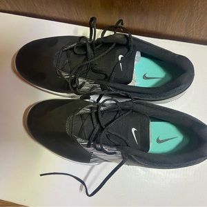 NEVER WORN Nike women’s golf shoes size 6